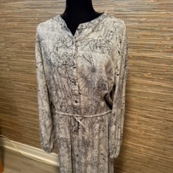 Classic Easy Wear Dress - Picture 1 of 3